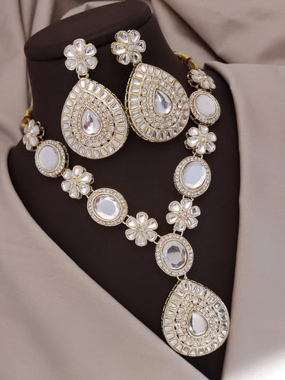 Royal Splendor: Kundan, Polki & Diamond Jewelry Set