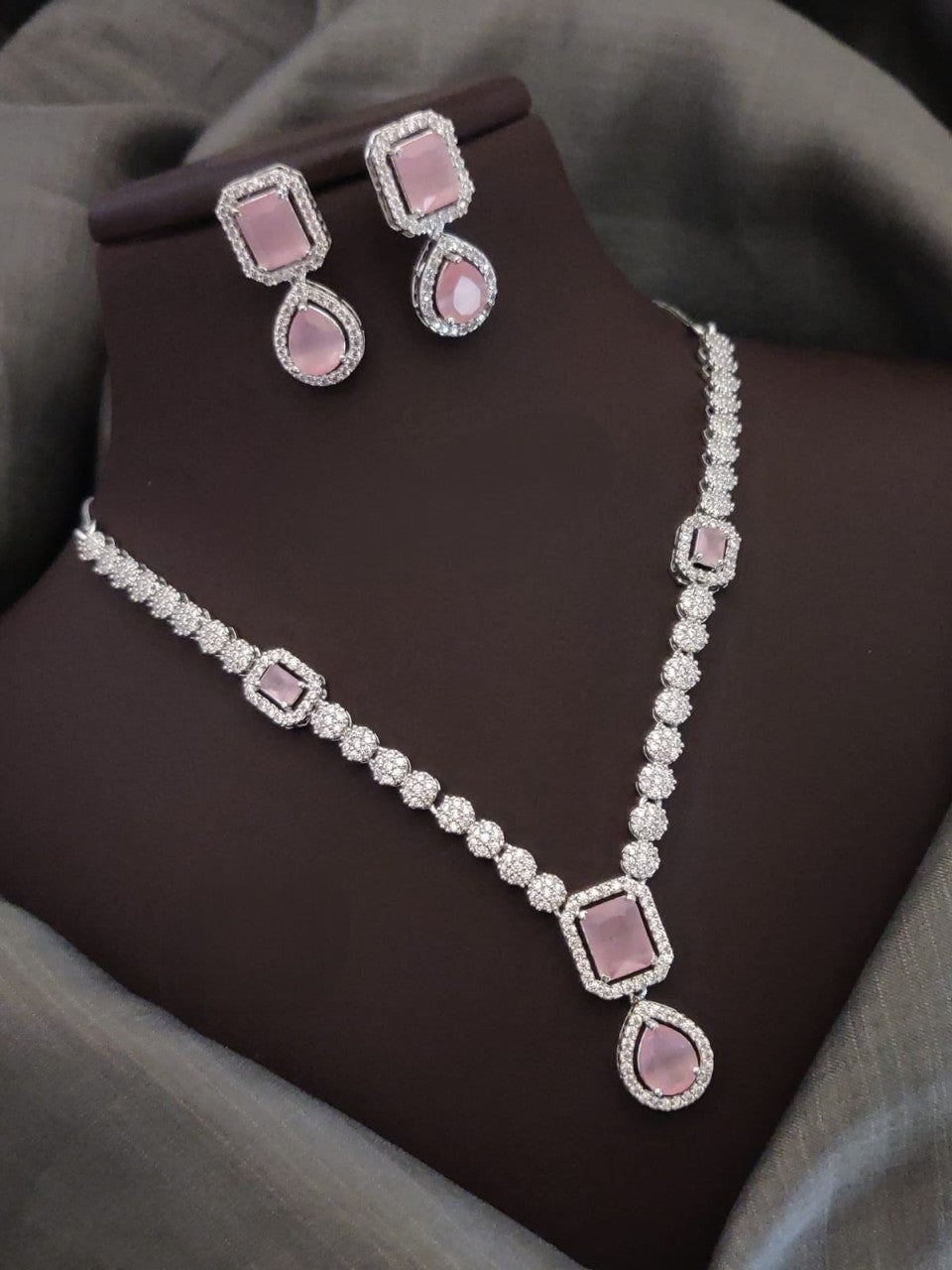 elegant american diamond necklace