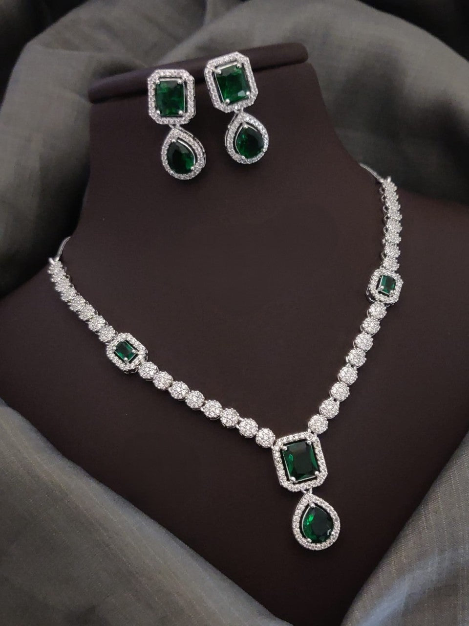 elegant american diamond necklace