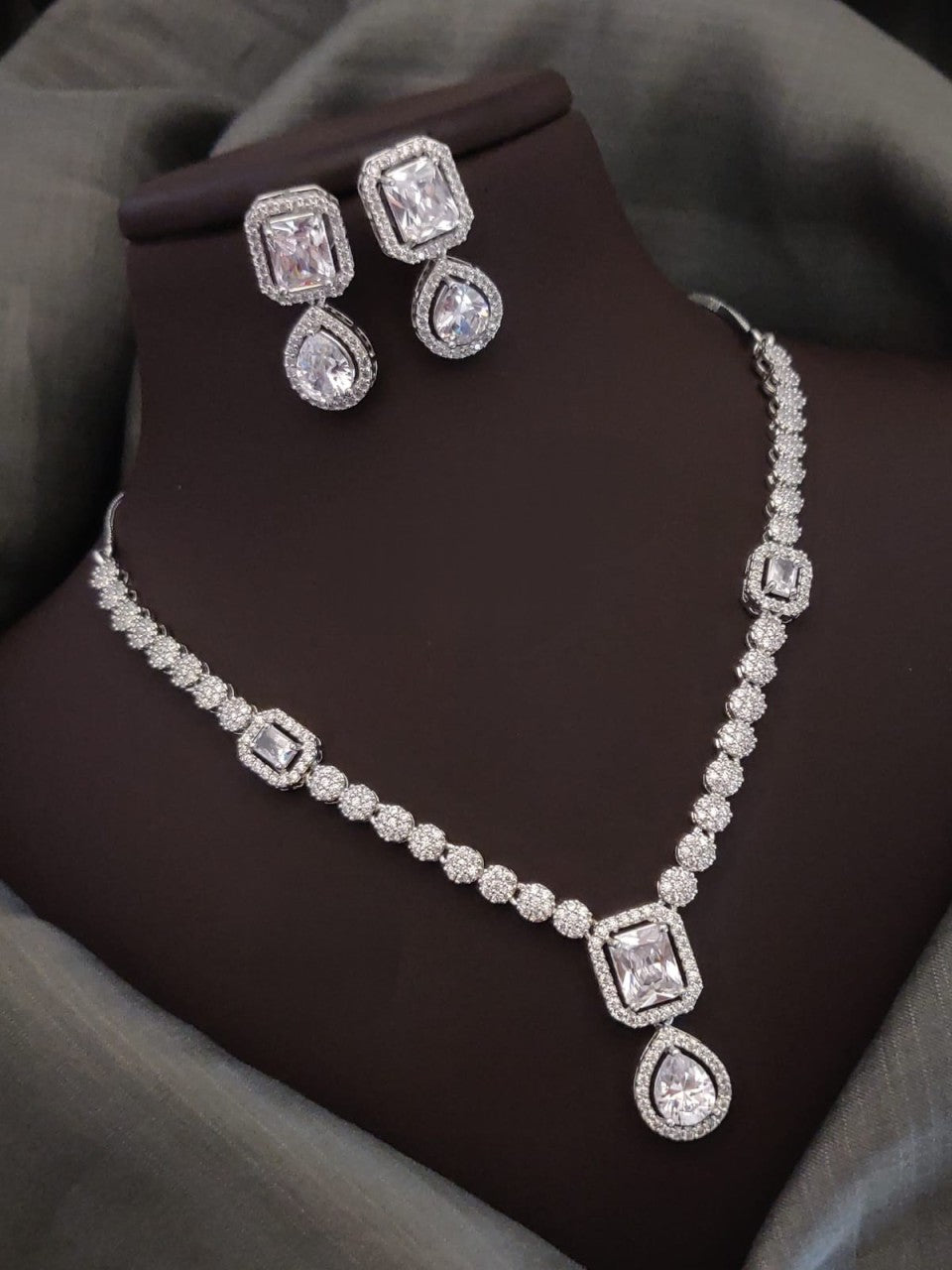 elegant american diamond necklace