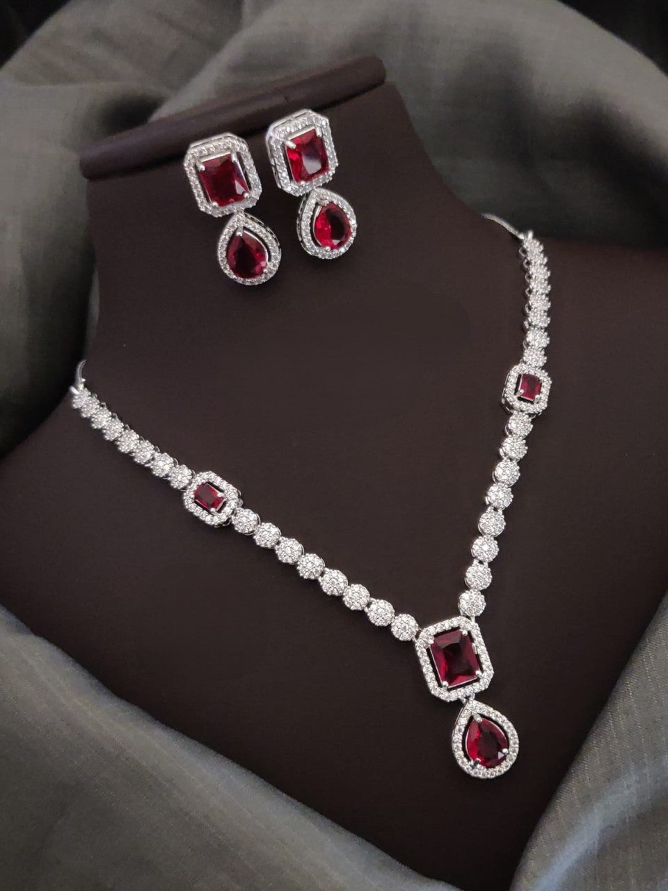 elegant american diamond necklace