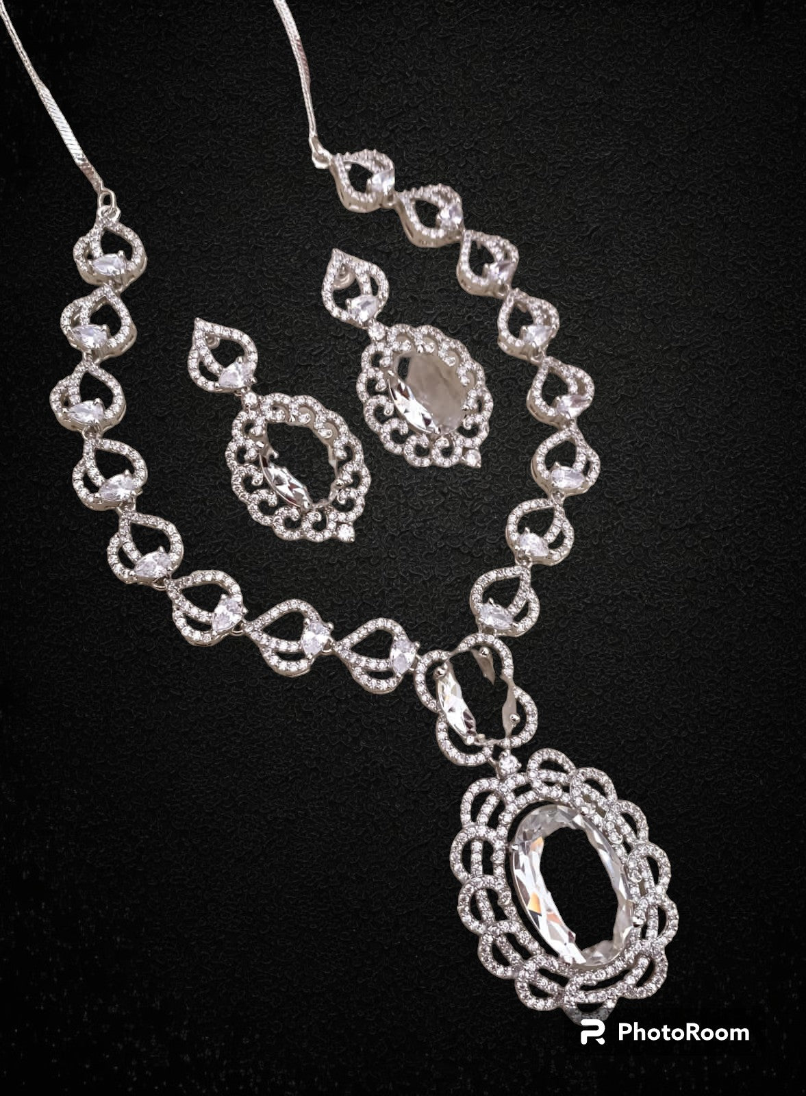 classic american diamond stone necklace in silver