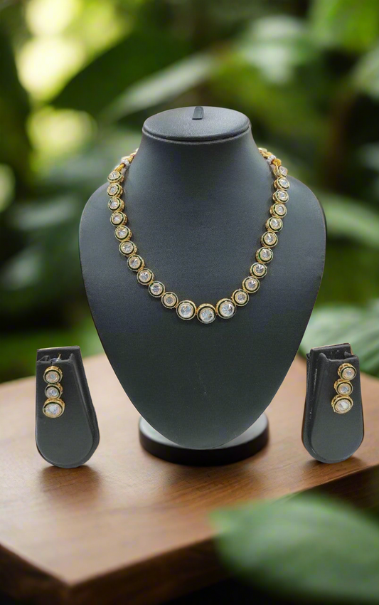 Elegant Kundan Necklace: Timeless Beauty