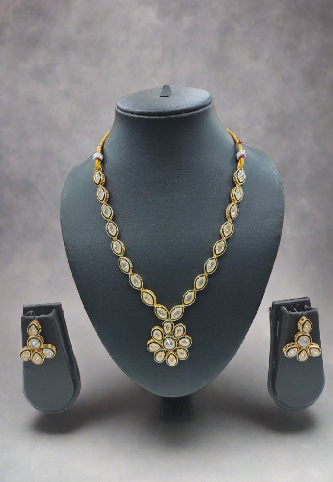 handcrafted kundan necklace - classic charm