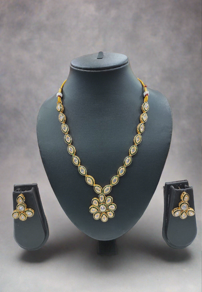 Handcrafted Kundan Necklace - Classic Charm