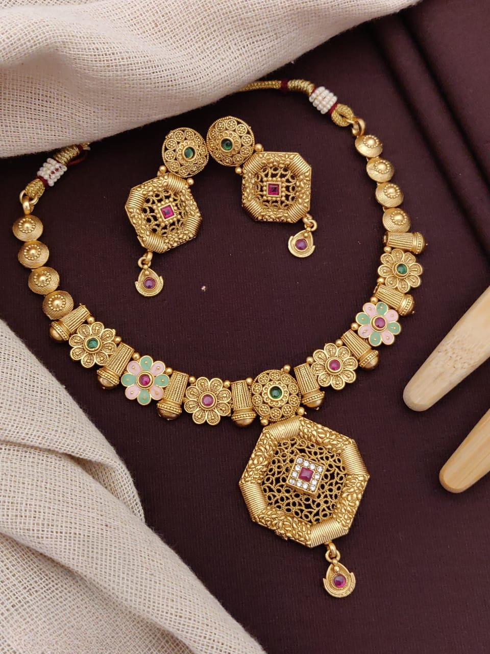 elegance revived: antique necklace set with earrings - timeless beauty for modern glamour