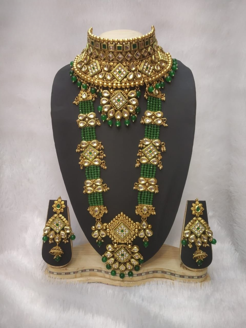 the premium kundan bridal jewelry set for a luxurious wedding