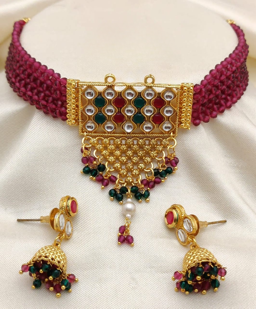 mesmerizing majesty: luxurious kundan necklace & earrings ensemble