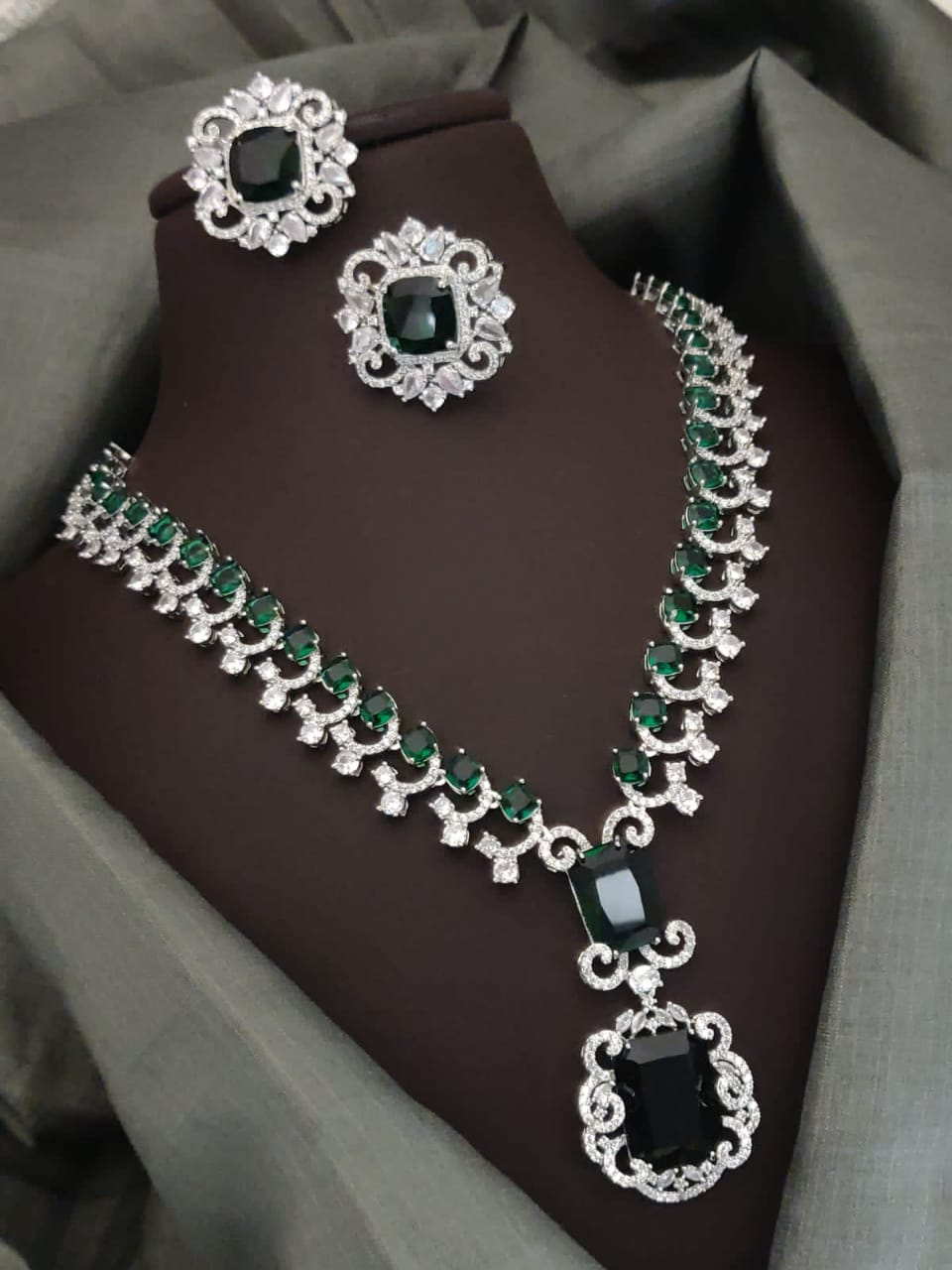 emerald elegance: premium american diamond necklace set