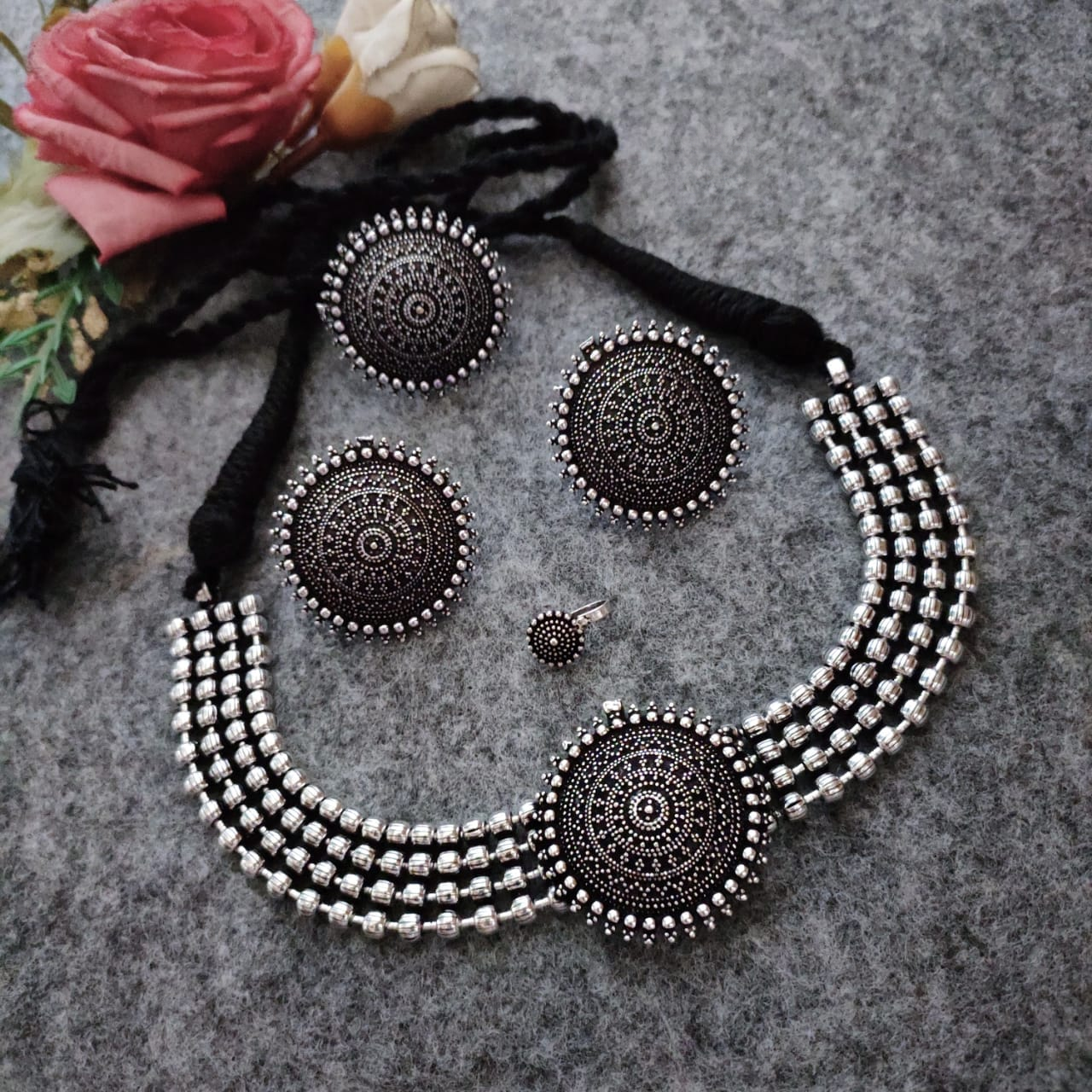 antique elegance: premium oxidized choker set