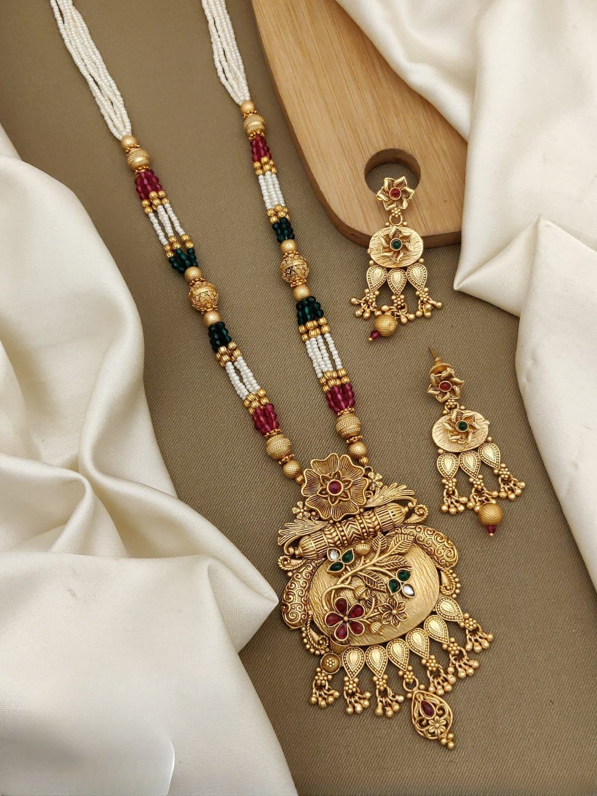 eternal splendor: brass high gold antique pendal set with beautiful earrings