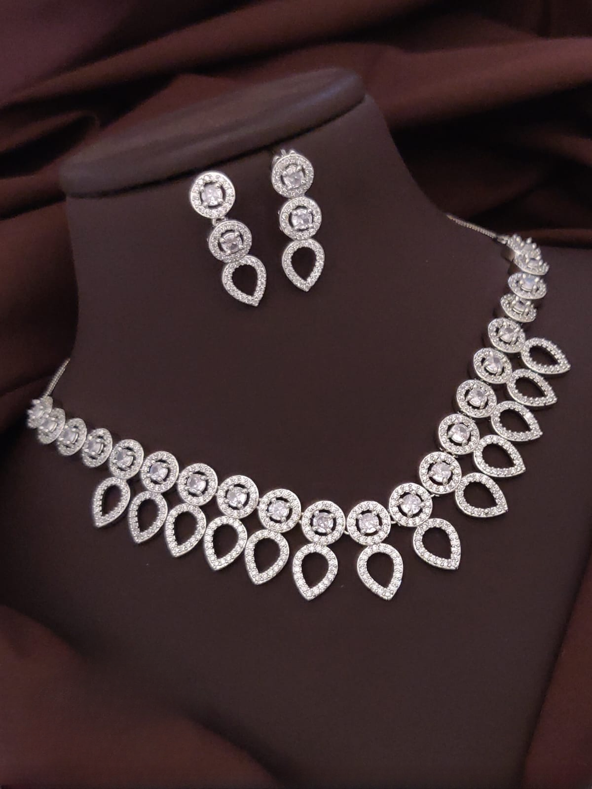 elegant american diamond necklace in sterling silver - sparkle and style