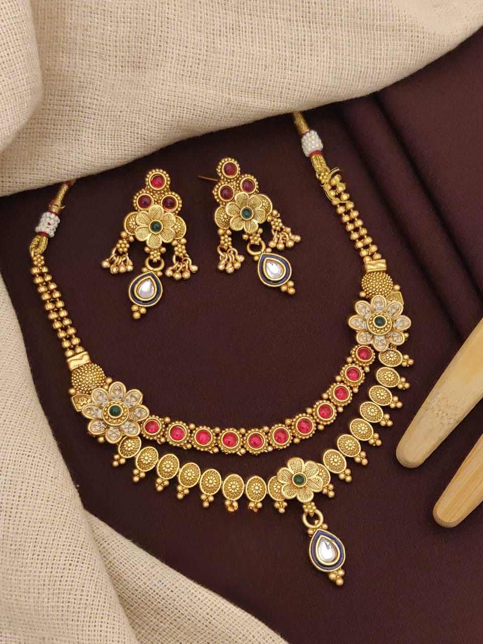 exquisite high gold necklace - timeless luxury