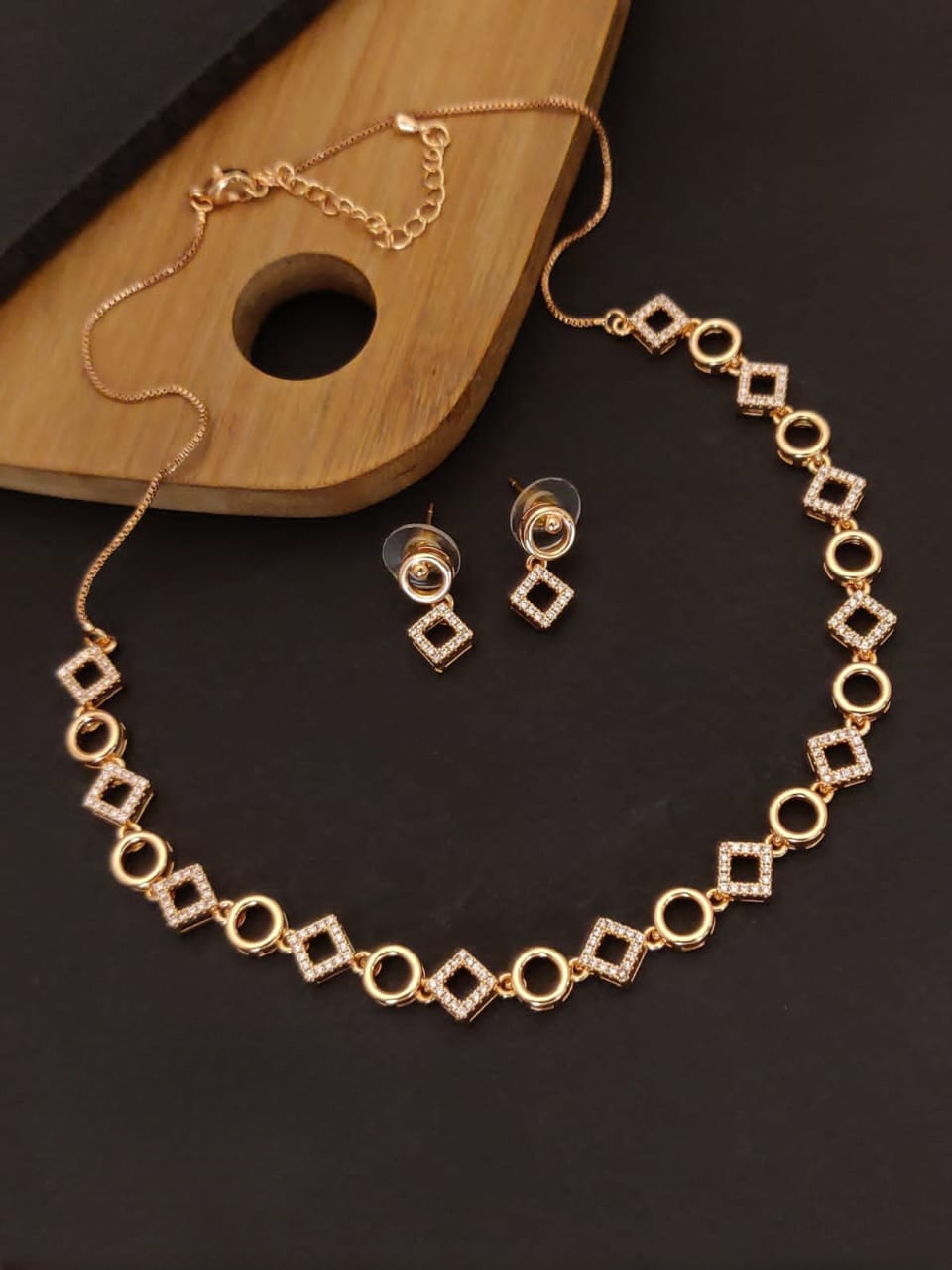 chic rose gold necklace set with fancy american diamonds