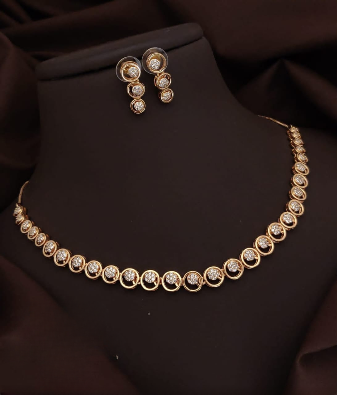 elegant rose gold necklace: a timeless treasure