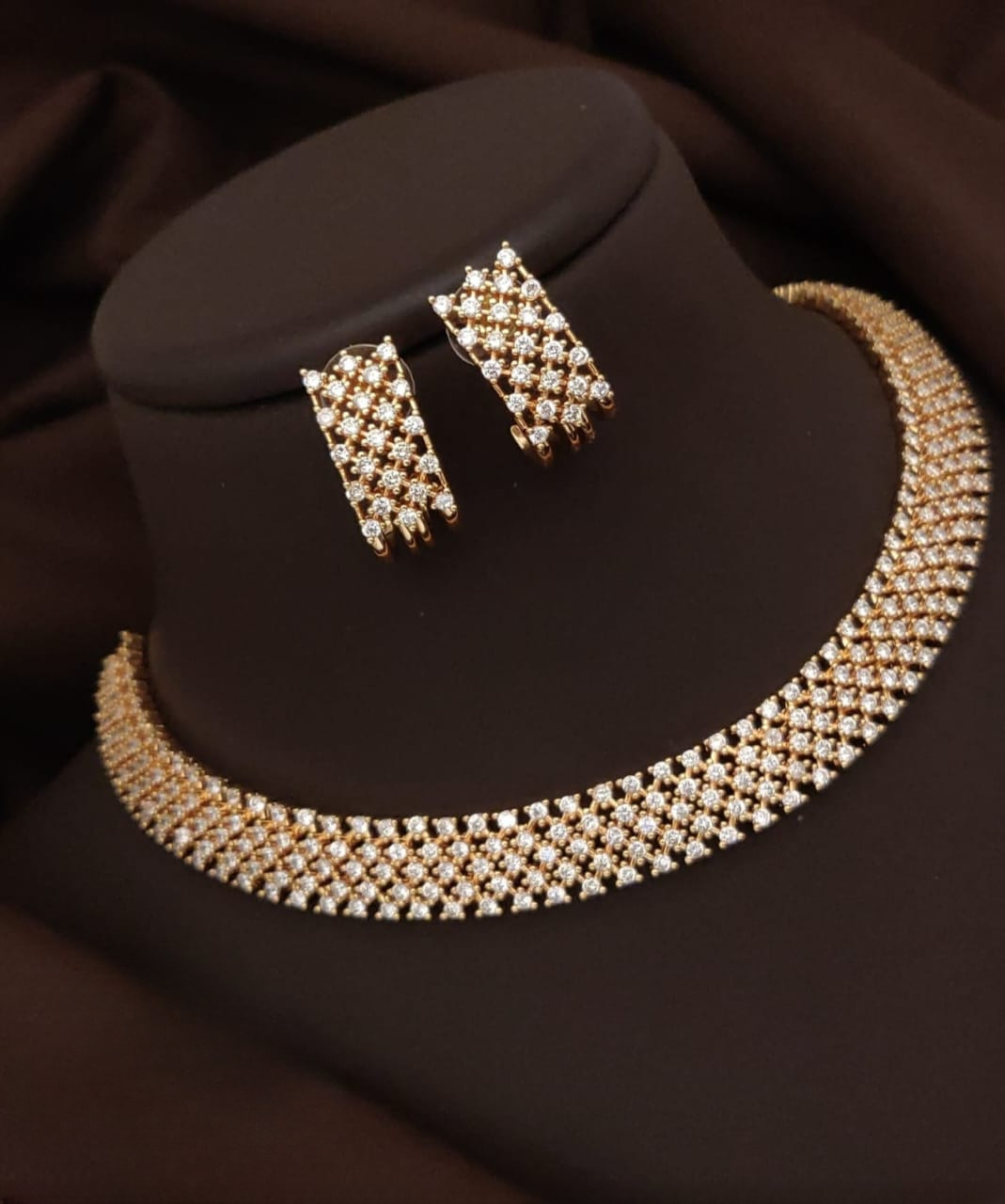 sparkling elegance: american diamond choker!