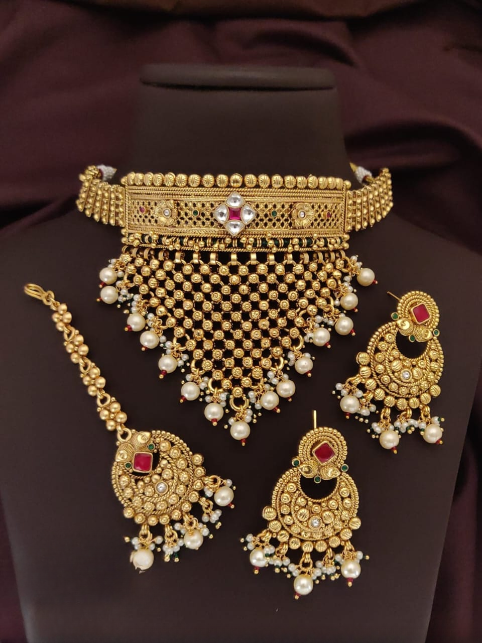 regal radiance: high gold antique choker necklace set