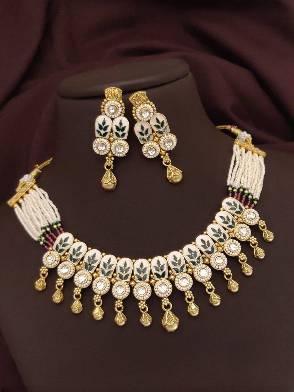 regal radiance: high gold choker necklace