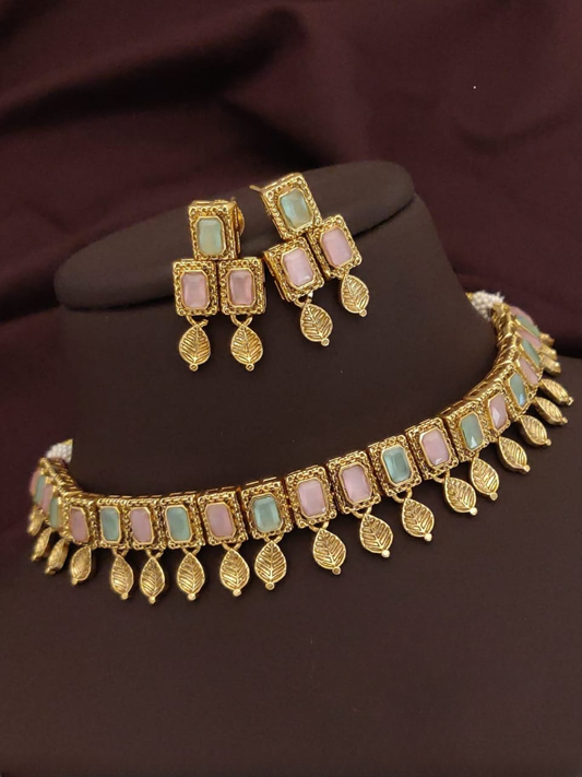 Vintage Elegance: Antique Choker Set