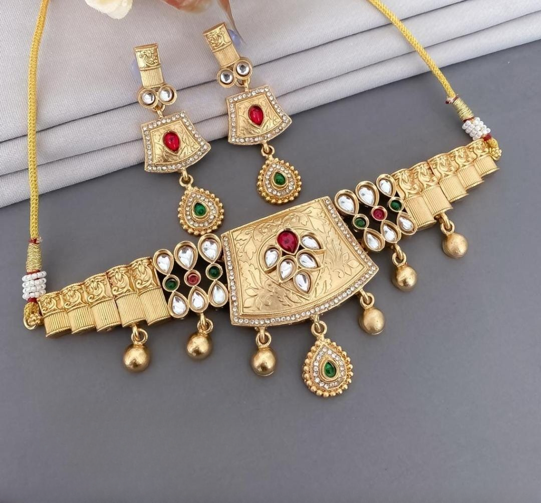 elegant hasadi choker with beautiful pair of earrings